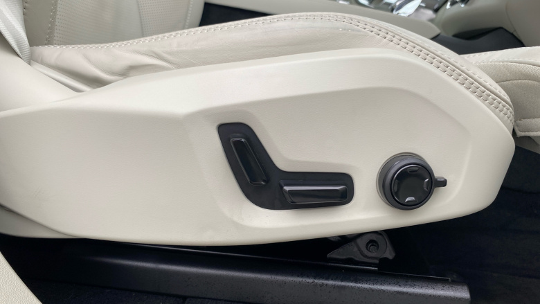 Volvo XC90 2.0 T8 PHEV Ultra Dark 5dr AWD Geartronic Estate